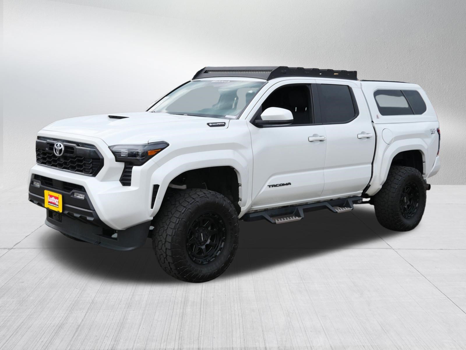 Used 2025 Toyota Tacoma TRD Sport AWD/4WD image 3