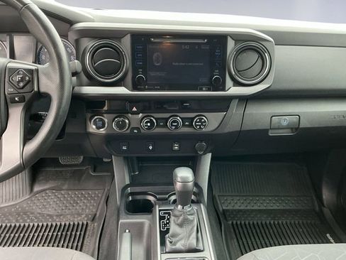 Used 2017 Toyota Tacoma TRD Off-Road w/ Tow Package (A/T) image 11