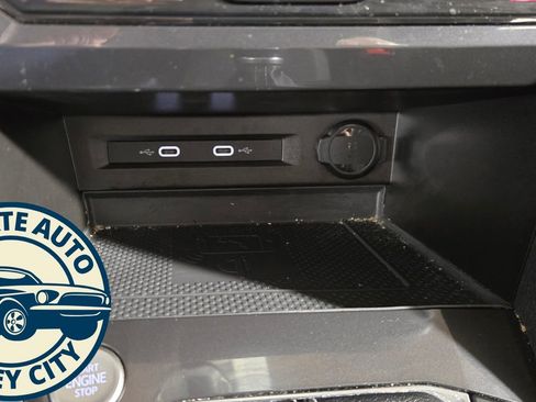 Used 2022 Volkswagen Tiguan SE w/ Panoramic Sunroof Package AWD/4WD image 16
