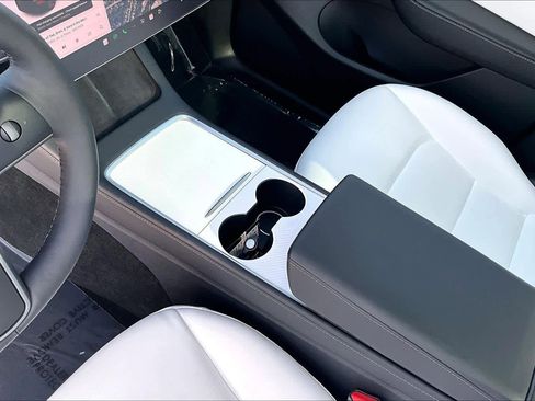 Used 2021 Tesla Model Y Long Range image 15