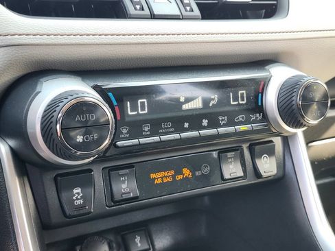 Used 2020 Toyota RAV4 XLE Premium AWD/4WD image 21