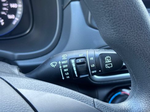 Used 2022 Hyundai Kona SEL FWD image 38