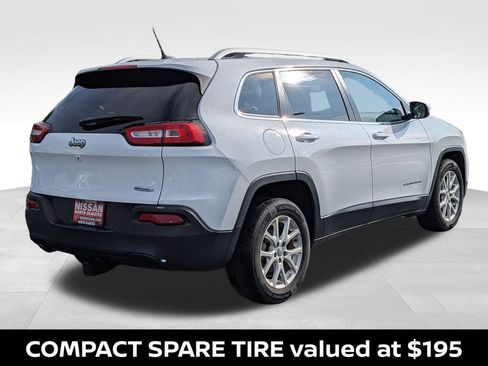Used 2015 Jeep Cherokee Latitude w/ Cold Weather Group FWD image 8