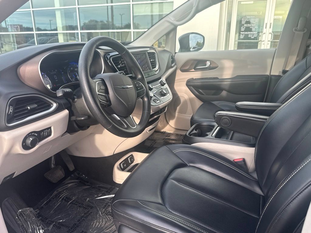 Used 2020 Chrysler Voyager Lxi FWD image 17