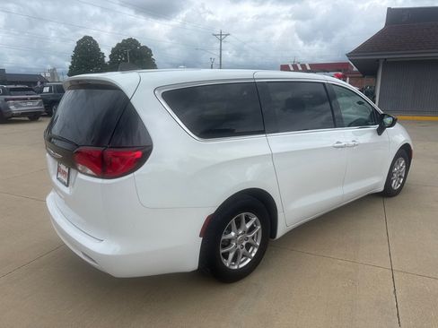 Used 2024 Chrysler Voyager LX FWD image 5