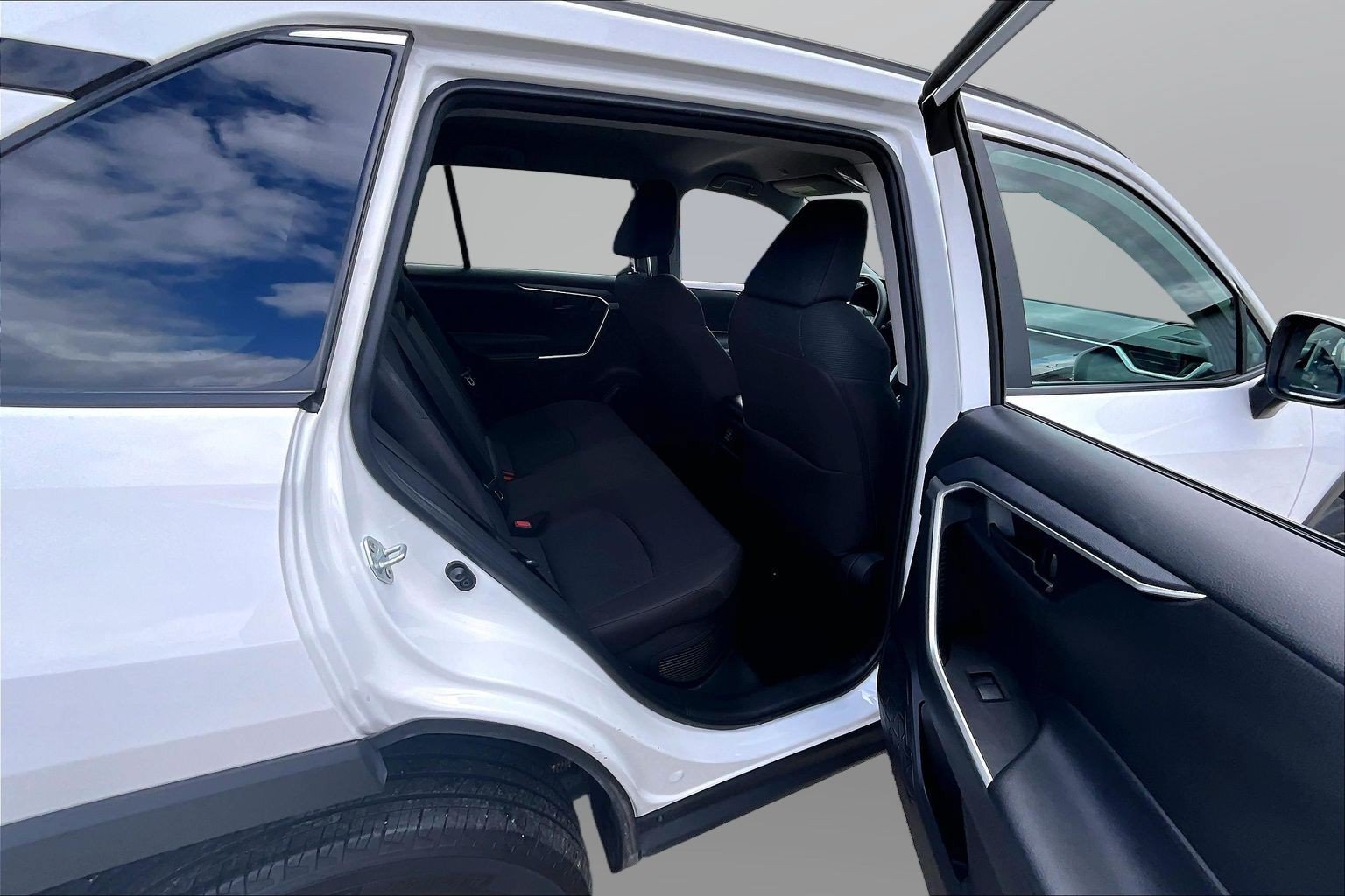 Used 2024 Toyota RAV4 LE AWD/4WD image 17