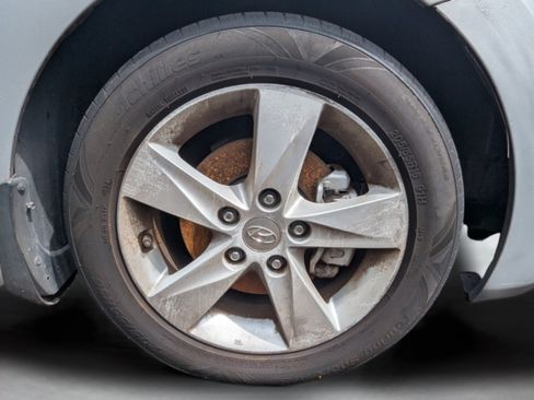 Used 2013 Hyundai Elantra GLS w/ Preferred Pkg FWD image 18