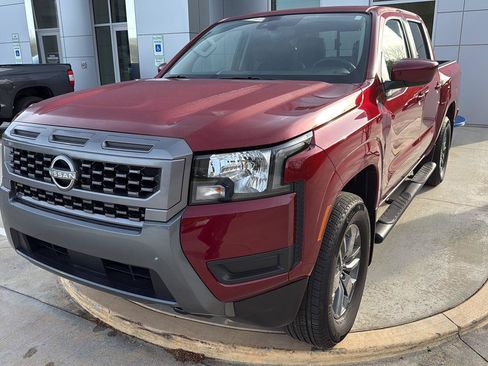 Used 2025 Nissan Frontier SV AWD/4WD image 12
