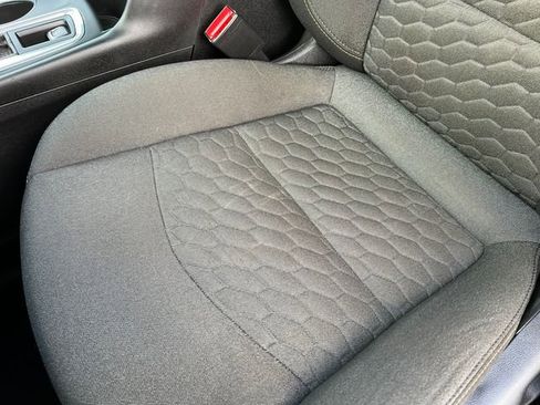 Used 2020 Chevrolet Equinox LT w/ Driver Convenience Package image 11