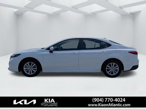 Used 2025 Toyota Camry LE image 6