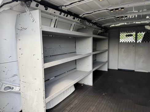 Used 2022 Chevrolet Express 3500 Extended w/ Driver Convenience Package RWD image 9
