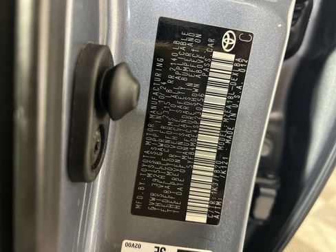 Used 2025 Toyota Corolla LE w/ LE Premium Package FWD image 31