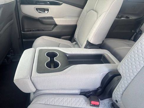 Used 2023 Honda Pilot LX image 30