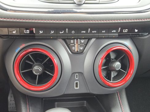 Used 2025 Chevrolet Blazer RS FWD image 19