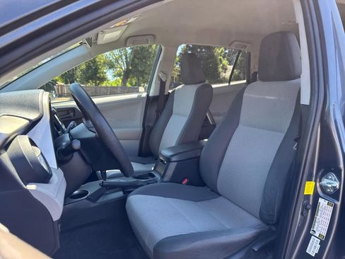 Used 2013 Toyota RAV4 LE FWD image 4