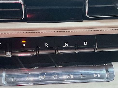 Used 2025 Lincoln Aviator Reserve w/ Equipment Group 201A AWD/4WD image 17