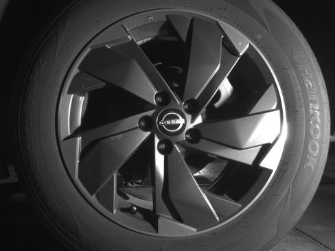 Used 2025 Nissan Rogue SV image 14