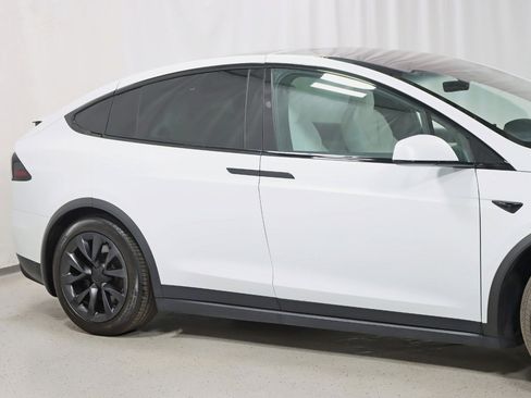 Used 2023 Tesla Model X AWD/4WD image 3