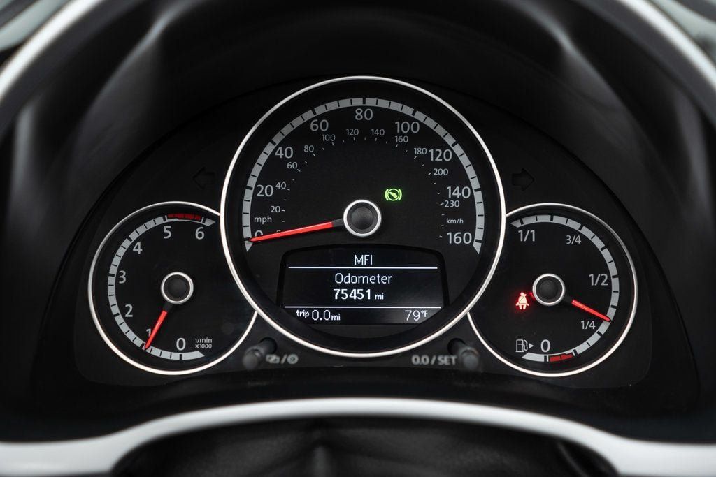 Used 2013 Volkswagen Beetle TDI FWD image 17