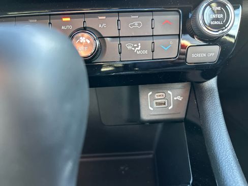 Used 2025 Jeep Compass Limited w/ Sun & Sound Group image 40