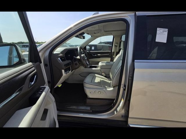 Used 2024 GMC Yukon XL Denali AWD/4WD image 3