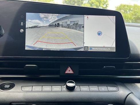 Certified 2025 Hyundai Elantra SEL FWD image 18