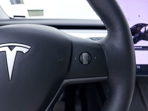 Used 2021 Tesla Model Y Long Range image 28