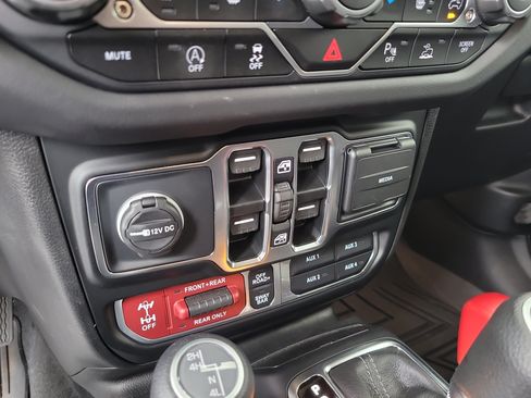 Used 2025 Jeep Gladiator Rubicon w/ Safety Group AWD/4WD image 24