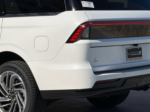 New 2026 Lincoln Navigator Reserve AWD/4WD image 7