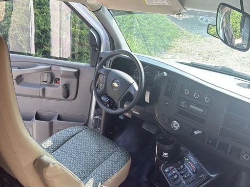Used 2013 Chevrolet Express 4500 w/ Shuttle Bus Package RWD image 18