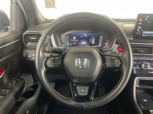 Used 2025 Honda Pilot Black Edition image 10