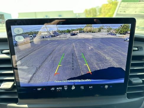 Used 2023 Ford E-Transit Medium Roof image 22