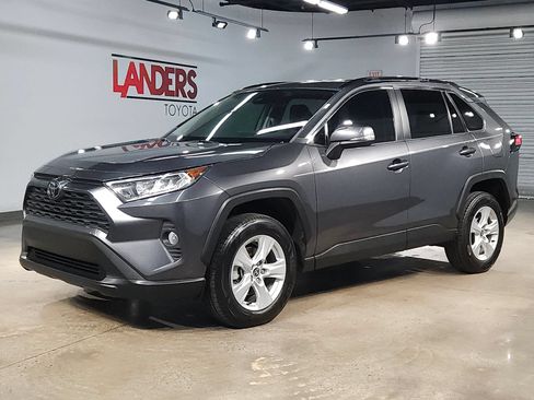 Used 2021 Toyota RAV4 XLE FWD image 3