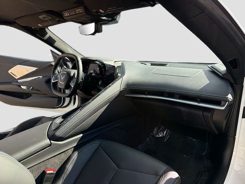 Used 2023 Chevrolet Corvette Stingray Preferred Conv w/ Z51 Performance Package RWD image 5