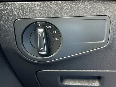 Used 2018 Volkswagen Tiguan SE w/ Panoramic Sunroof Package image 23