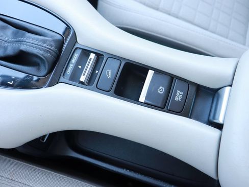 Used 2023 Honda HR-V LX image 18