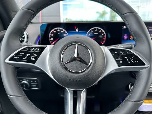 New 2025 Mercedes-Benz GLB 250 4MATIC image 24