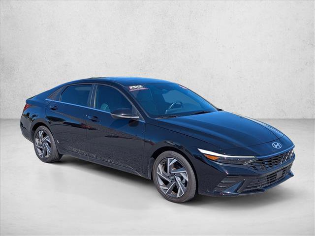 Certified 2025 Hyundai Elantra Limited FWD image 3