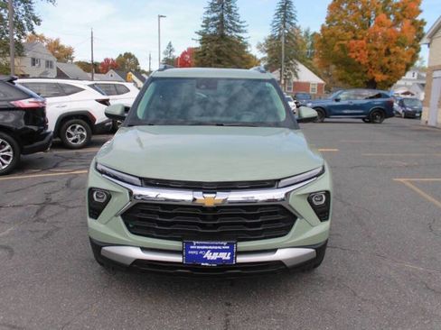 Used 2025 Chevrolet TrailBlazer LT image 4