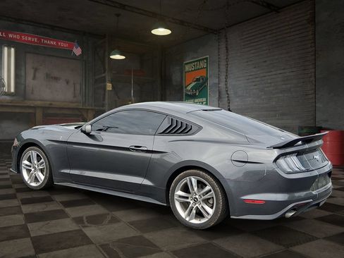 Used 2018 Ford Mustang Coupe RWD image 4
