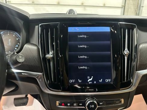 Used 2017 Volvo V90 T6 Cross Country image 21