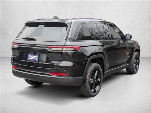 Used 2025 Jeep Grand Cherokee Limited w/ Luxury Tech Group II image 5