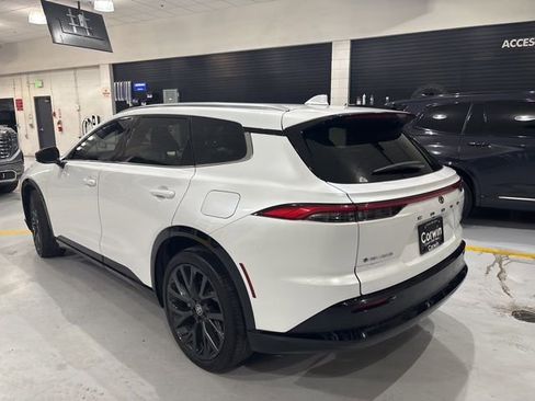 Used 2025 Toyota Crown Signia image 6