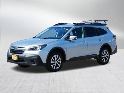 Used 2022 Subaru Outback Premium AWD/4WD image 3