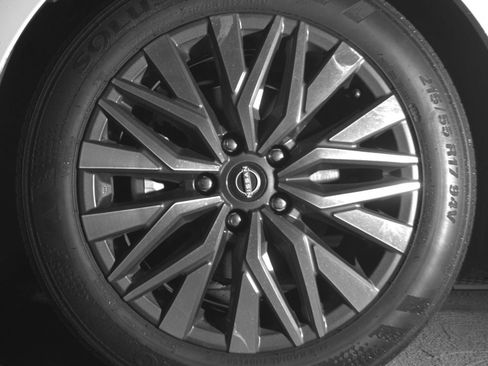 Used 2025 Nissan Altima 2.5 SV FWD image 15