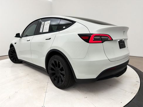 Used 2021 Tesla Model Y Long Range image 7