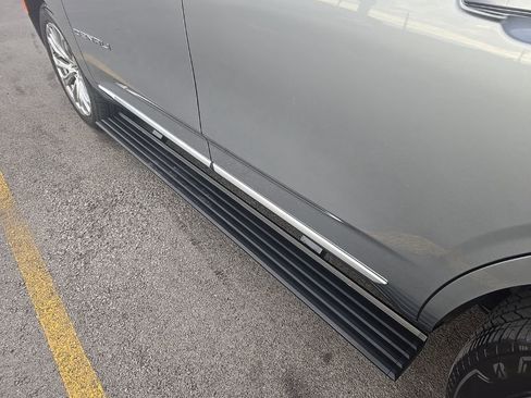 Used 2024 GMC Yukon Denali w/ Denali Reserve Package image 8