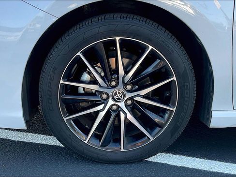 Used 2022 Toyota Camry SE image 9