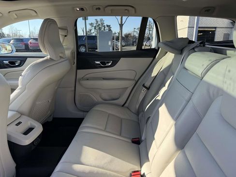 Used 2021 Volvo V60 T5 Cross Country image 17