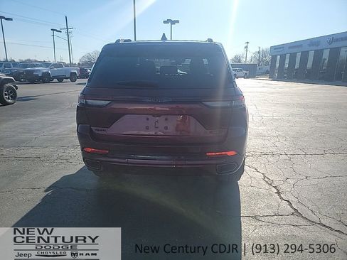 Used 2024 Jeep Grand Cherokee Summit image 4